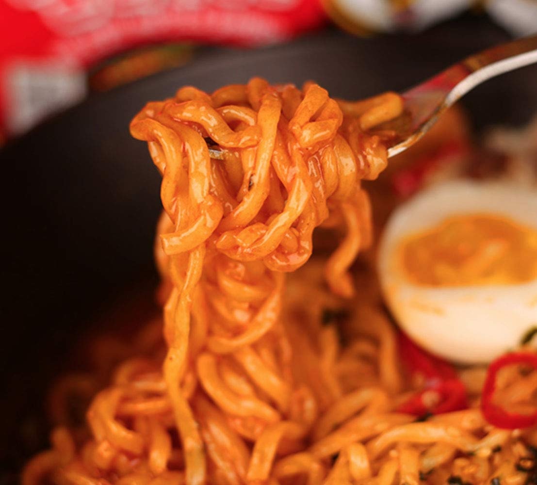 Лапша spicy. Лапша Samyang Noodles. Samyang korean Spicy Noodles. Samyang Buldak Spicy Fire Noodles. Лапша Самянг кимчи.